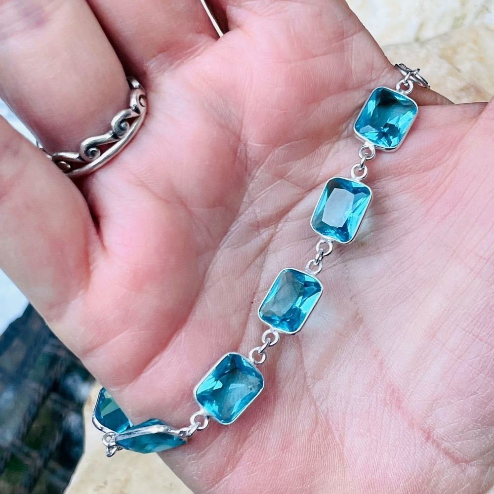 Faceted blue topaz link bracelet NWT